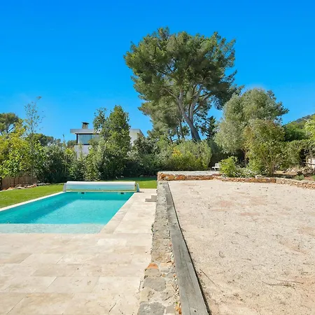 With Pool Near Porquerolles 別荘